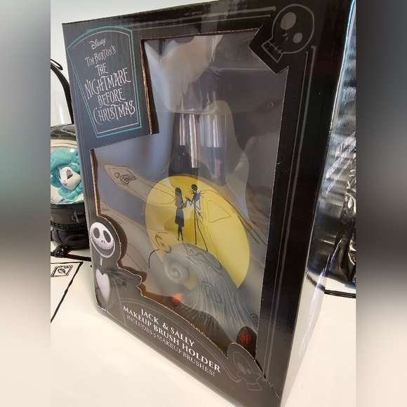 *NIB* Disney Nightmare Before Christmas Jack & Sally Makeup Brush Set w/ Holder - Picture 7 of 10